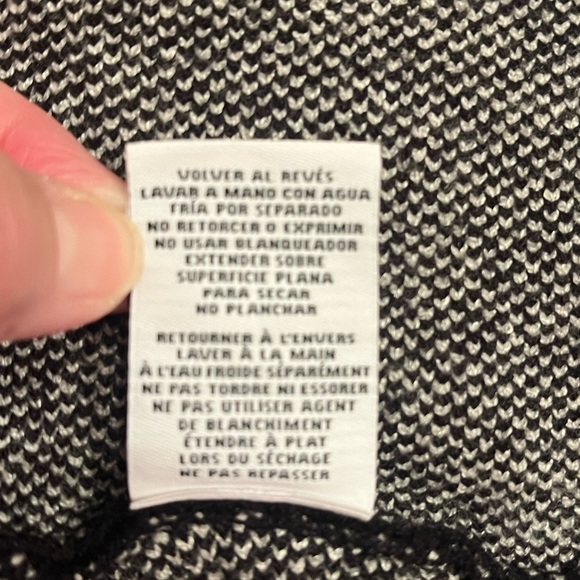 Ruby Rd Woman Sweater. V neck One size fits most - Picture 11 of 12